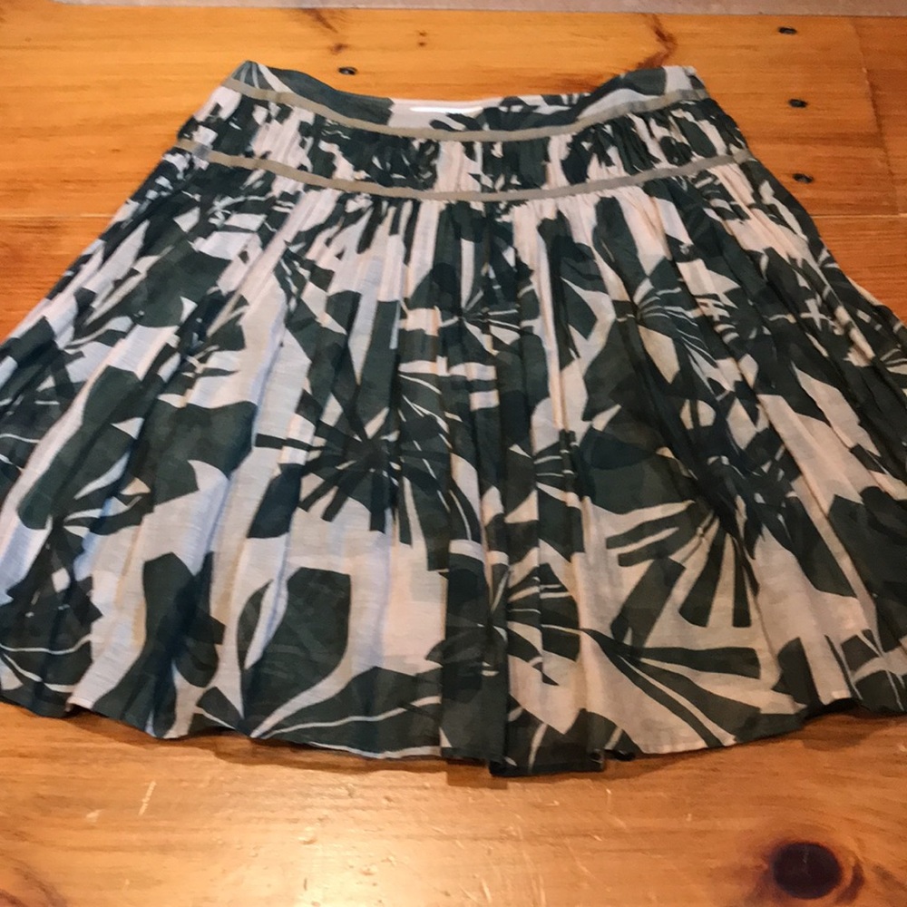 TSEsay 2 Tropical Floral Beige/Green Accordion Pleated Skirt